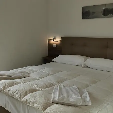 My Holiday - Casa Adele - Glicine Apartament Vercana