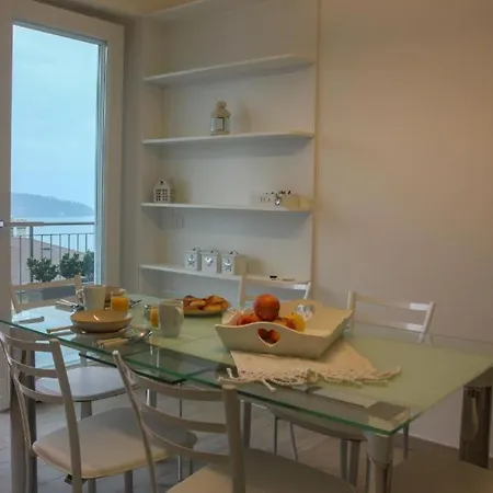 Apartament My Holiday - Casa Adele - Glicine Vercana